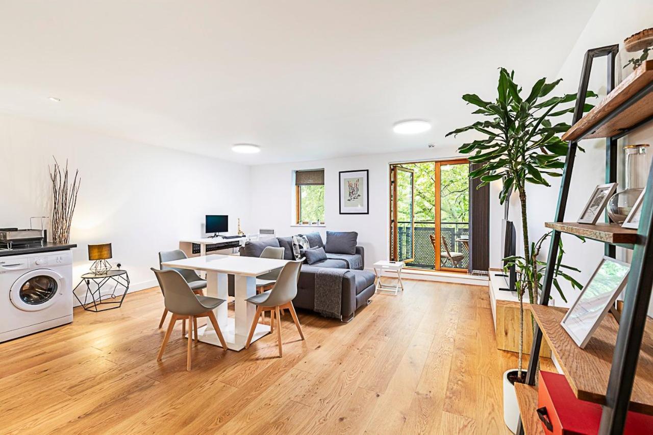 Modern Mile End Flat Near Park Apartment *