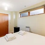 Modern Mile End Flat Near Park