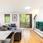 Modern Mile End Flat Near Park